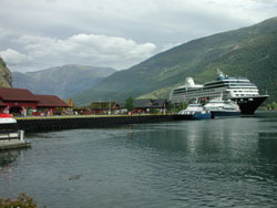 Enda flere cruiseskip ventes til Flåm i år. Foto: Njål Svingheim
